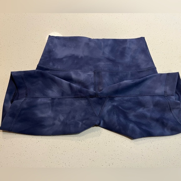 Lululemon Wunder Train High-Rise Short 8" in Diamond Dye Shade Naval Blue Size 6 - Picture 8 of 9